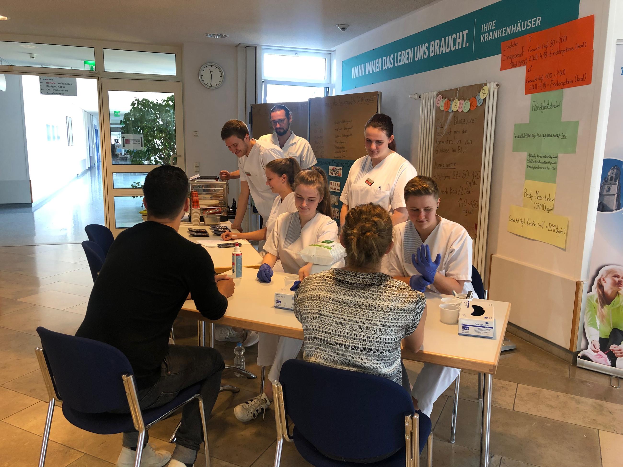 Auszubildende der Berufsfachschule für Gesundheits- und Krankenpflege ...